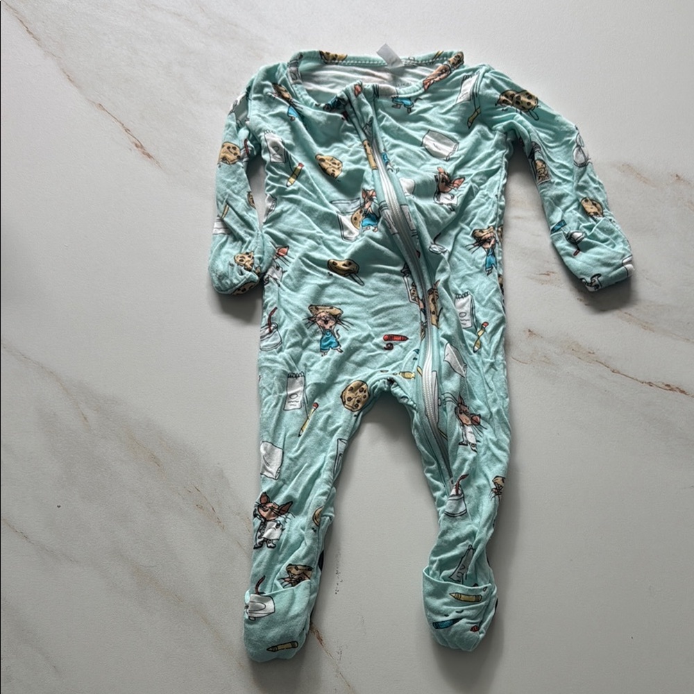 Bellabu Bear ‘If you give a mouse a cookie’ Newboen Footie - Light Blue